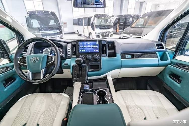 2024款中东版丰田海狮七座顶配最低落地价(图2)