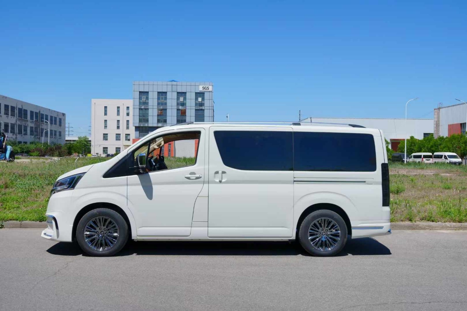 2024款中东版丰田海狮七座顶配最低落地价(图5)