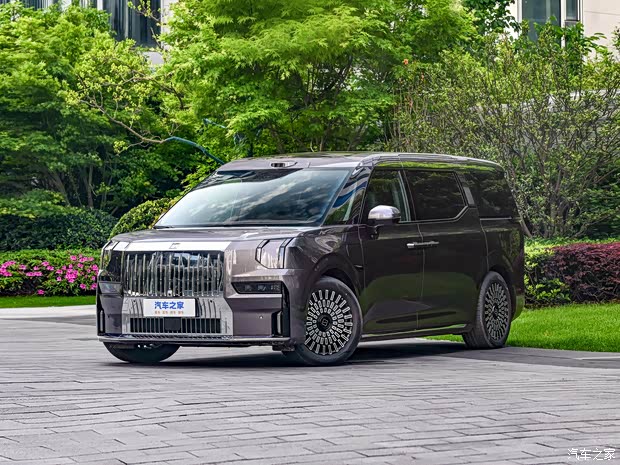 搭载闭式双腔空气悬架座椅全面升级 新款极氪009北京车展预售(图3)