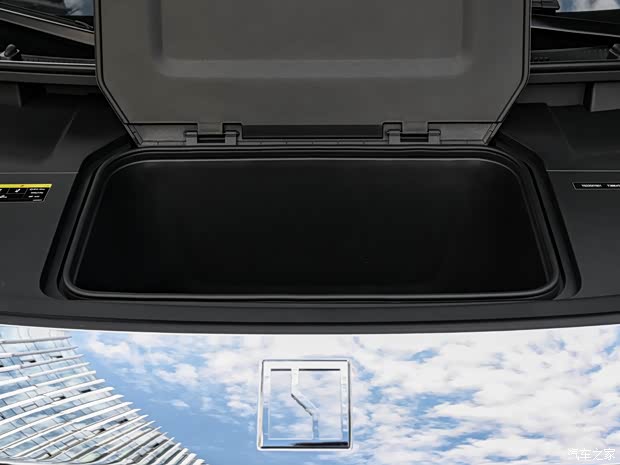 搭载闭式双腔空气悬架座椅全面升级 新款极氪009北京车展预售(图6)