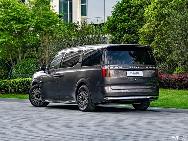 搭载闭式双腔空气悬架座椅全面升级 新款极氪009北京车展预售(图8)